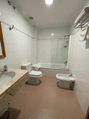 Imagen general del Hotel Albergue O Cruceiro - Hostel. Foto 6