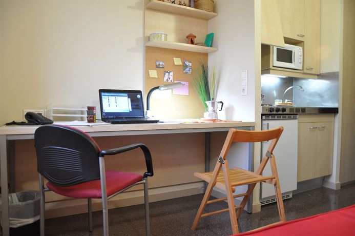 Imagen de la habitación del Hotel Albergue Residencia Universitaria Los Abedules. Foto 4