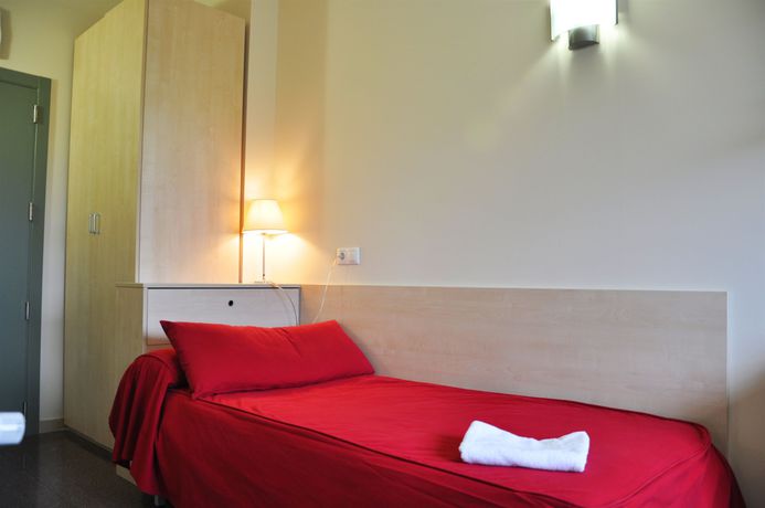 Imagen de la habitación del Hotel Albergue Residencia Universitaria Los Abedules. Foto 6