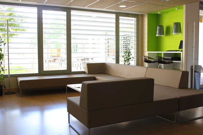 Imagen de los interiores del Hotel Albergue Residencia Universitaria Los Abedules. Foto 11