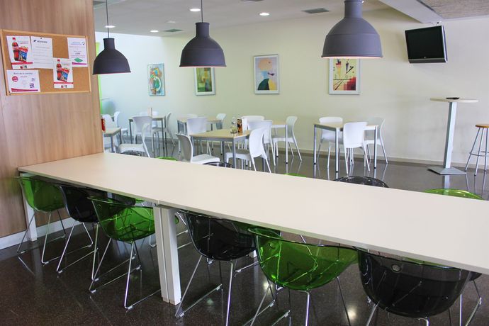 Imagen de los interiores del Hotel Albergue Residencia Universitaria Los Abedules. Foto 12