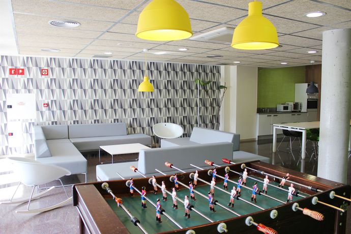 Imagen de los interiores del Hotel Albergue Residencia Universitaria Los Abedules. Foto 14