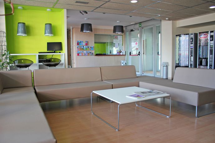 Imagen de los interiores del Hotel Albergue Residencia Universitaria Los Abedules. Foto 15