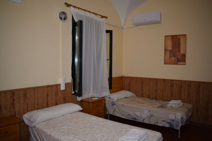 Imagen de la habitación del Hotel Albergue Rural Zarza Capilla. Foto 13