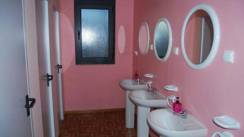 Imagen de la habitación del Hotel Albergue Vieira - Hostel. Foto 12