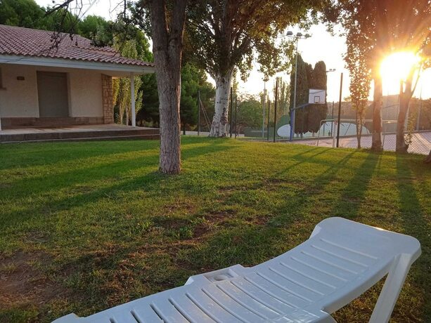 Imagen general del Hotel Albergue Zaragoza Camping. Foto 4