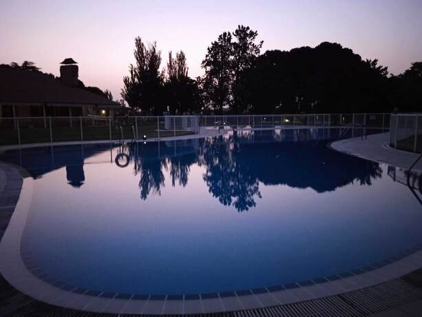Imagen general del Hotel Albergue Zaragoza Camping. Foto 9