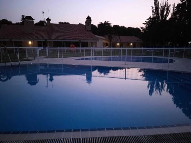 Imagen general del Hotel Albergue Zaragoza Camping. Foto 12