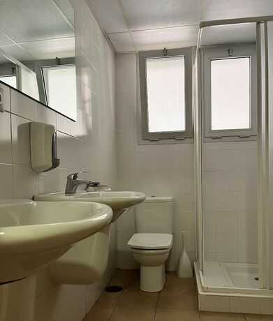 Imagen general del Hotel Albergue Zaragoza Camping. Foto 14