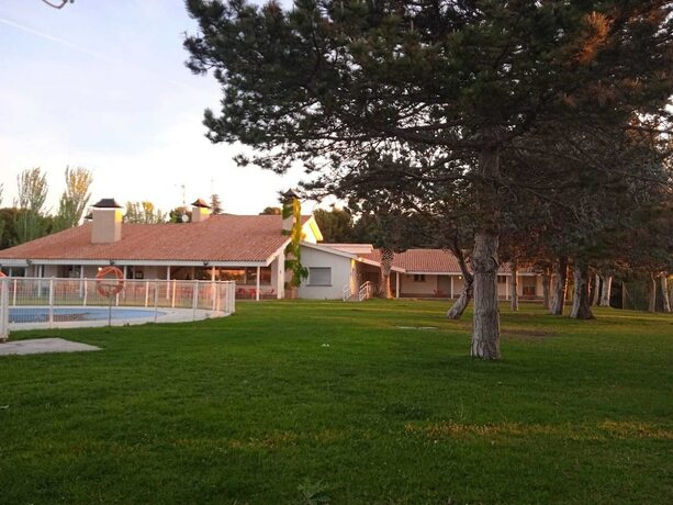 Imagen general del Hotel Albergue Zaragoza Camping. Foto 16