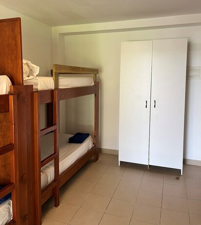 Imagen de la habitación del Hotel Albergue Zaragoza Camping. Foto 17
