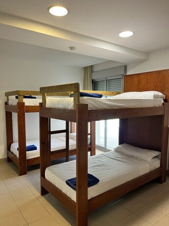 Imagen de la habitación del Hotel Albergue Zaragoza Camping. Foto 18