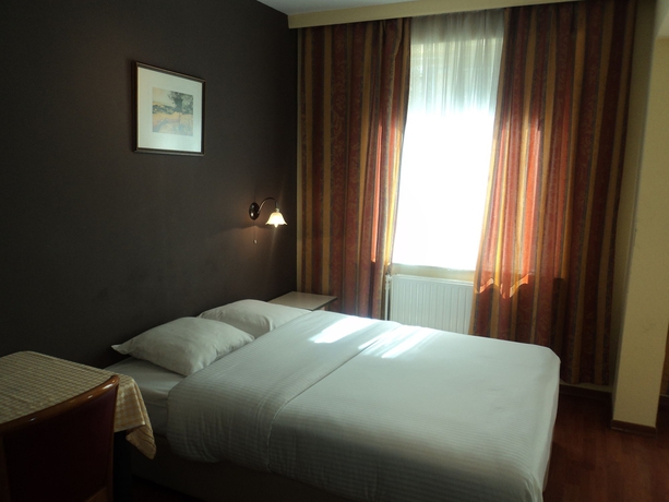 Imagen de la habitación del Hotel Albert, Bruselas. Foto 10