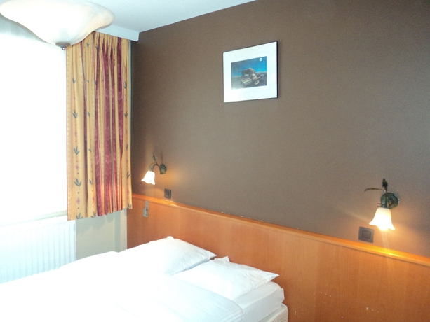Imagen de la habitación del Hotel Albert, Bruselas. Foto 11