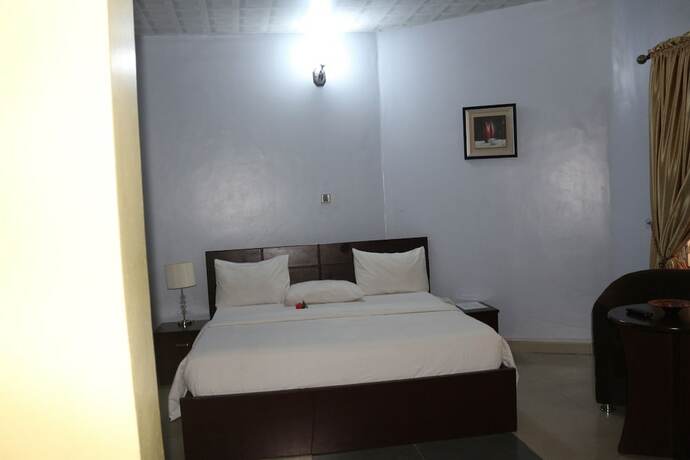 Imagen de la habitación del Hotel Albert Suites. Foto 13