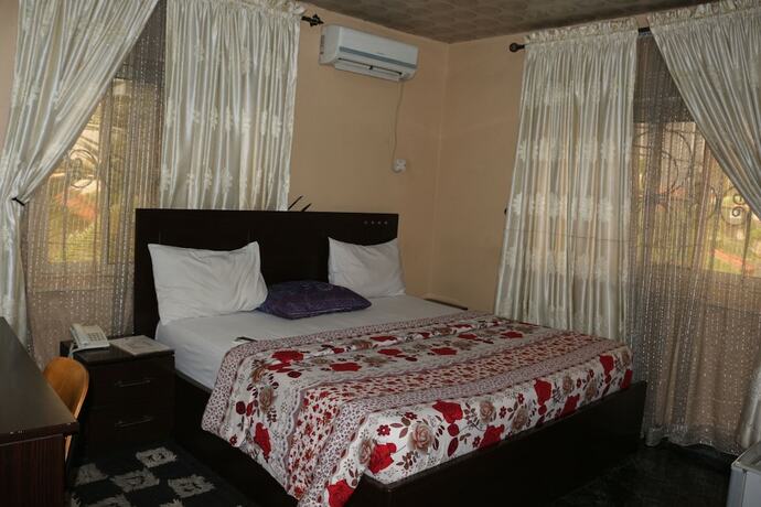 Imagen de la habitación del Hotel Albert Suites. Foto 15