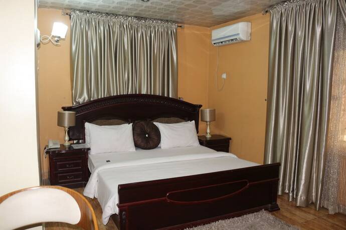 Imagen de la habitación del Hotel Albert Suites. Foto 16