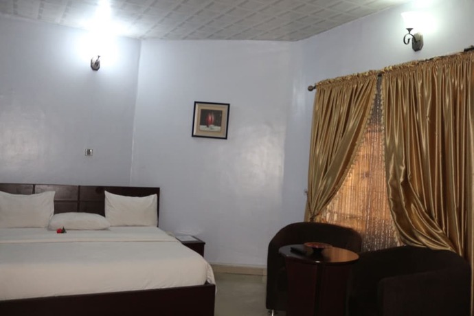 Imagen de la habitación del Hotel Albert Suites. Foto 18