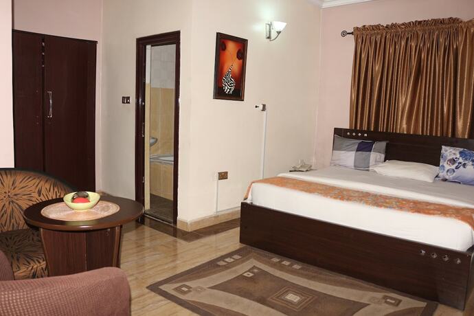 Imagen de la habitación del Hotel Albert Suites. Foto 19