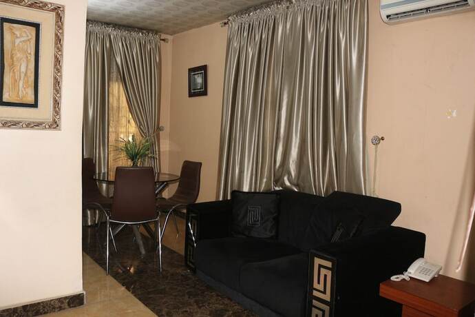 Imagen de la habitación del Hotel Albert Suites. Foto 20