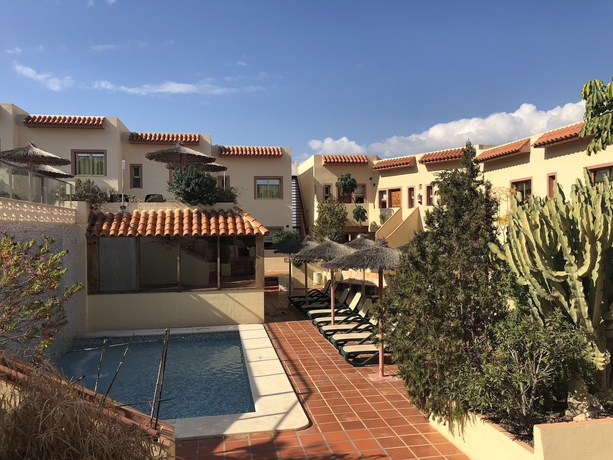 Imagen de la piscina del Hotel Albir Up Paradise. Foto 7