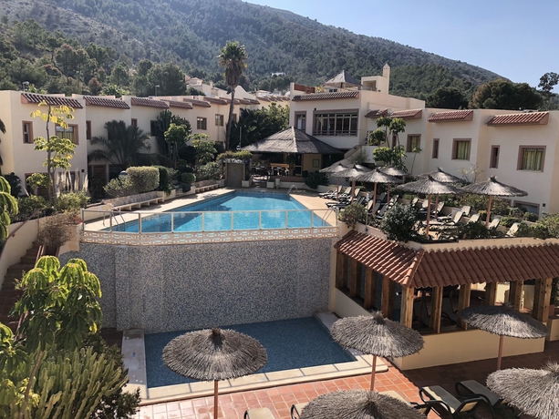 Imagen de la piscina del Hotel Albir Up Paradise. Foto 8