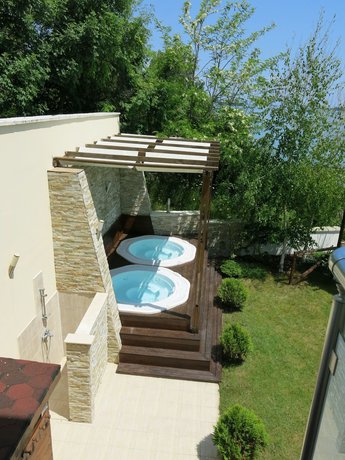 Imagen de la piscina del Hotel Albizia. Foto 18