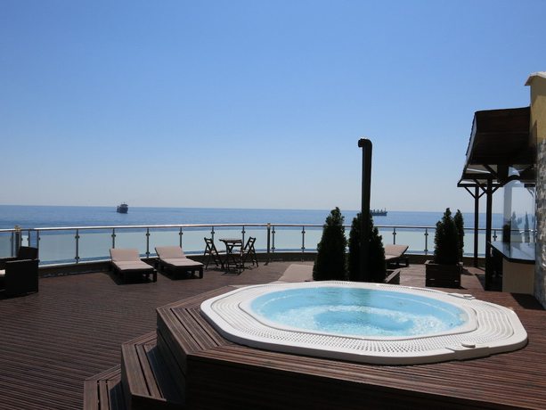 Imagen de la piscina del Hotel Albizia. Foto 21