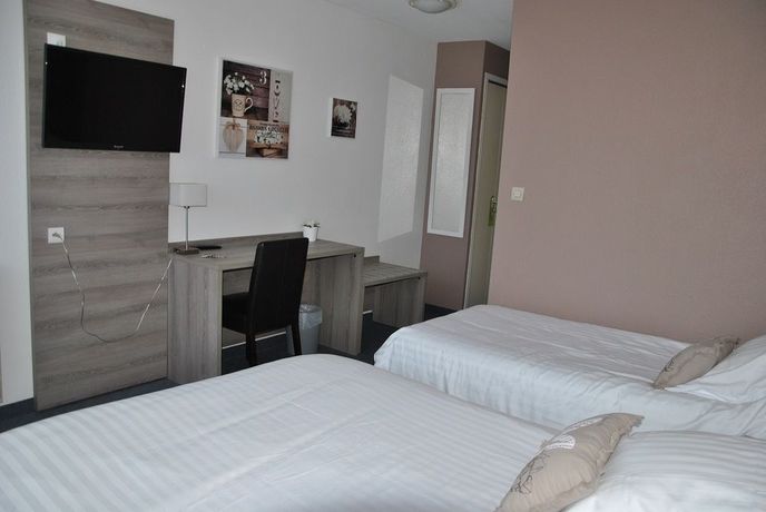 Imagen de la piscina del Hotel Albizzia. Foto 14