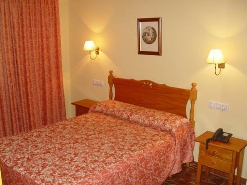 Imagen del bar/restaurante del Hotel Albohera. Foto 15