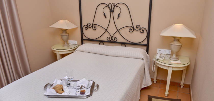 Imagen de la habitación del Hotel Alboran Algeciras. Foto 13