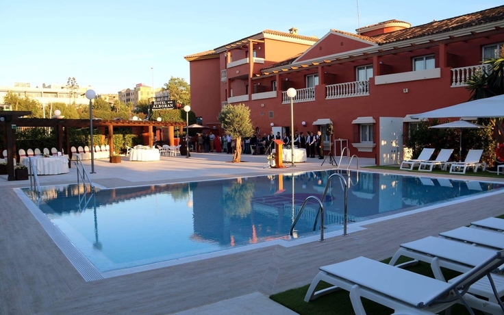 Imagen de la piscina del Hotel Alboran Algeciras. Foto 17