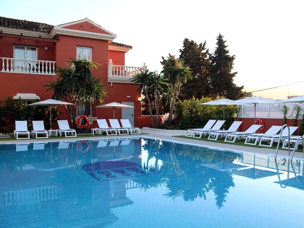 Imagen de la piscina del Hotel Alboran Algeciras. Foto 18