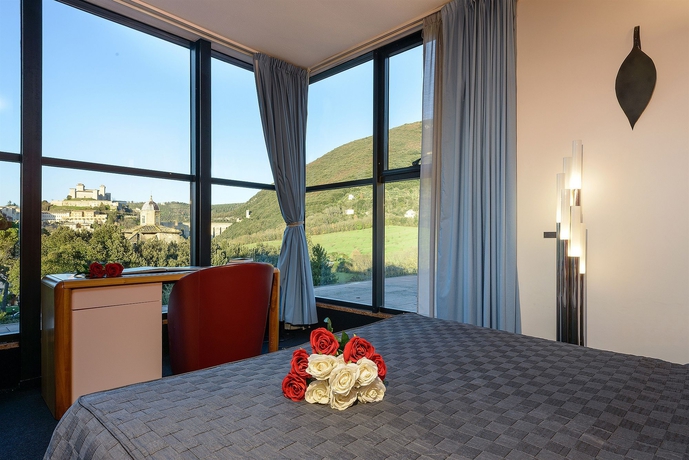 Imagen de la habitación del Hotel Albornoz Palace Spoleto. Foto 6