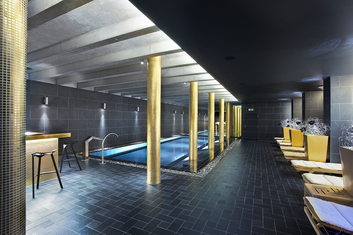 Imagen de la piscina del Hotel Albrecht. Foto 14