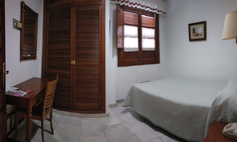 Imagen de la habitación del Hotel Albucasis. Foto 7