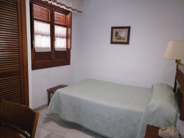 Imagen de la habitación del Hotel Albucasis. Foto 13