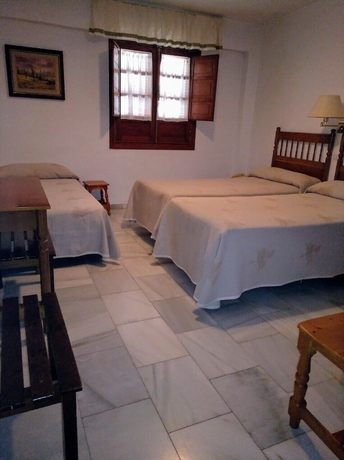 Imagen de la habitación del Hotel Albucasis. Foto 14