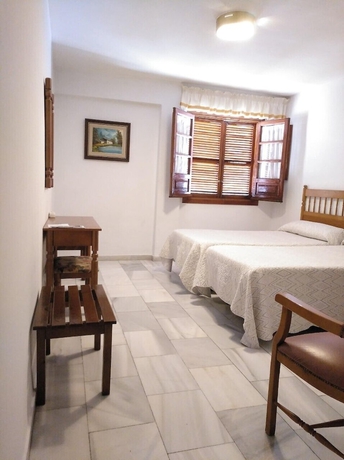 Imagen de la habitación del Hotel Albucasis. Foto 15