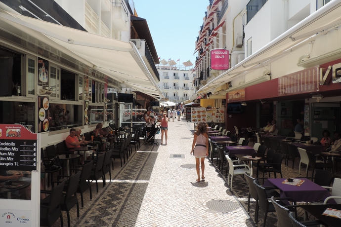 Imagen de los exteriores del Hotel Albufeira Beach. Foto 10