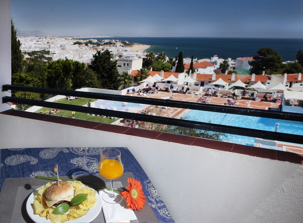 Imagen de la habitación del Hotel Albufeira Jardim. Foto 6