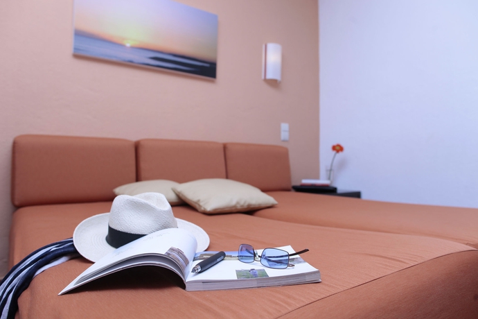 Imagen de la habitación del Hotel Albufeira Jardim. Foto 8