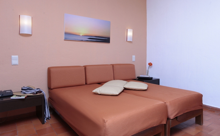 Imagen de la habitación del Hotel Albufeira Jardim. Foto 9