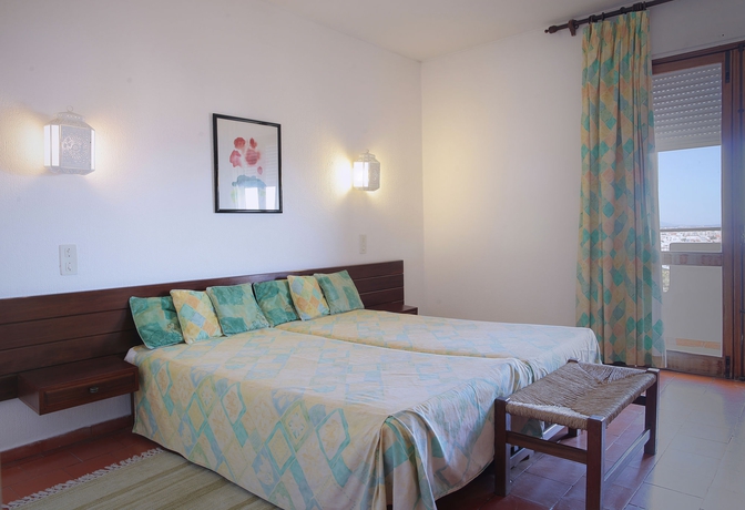 Imagen de la habitación del Hotel Albufeira Jardim. Foto 11