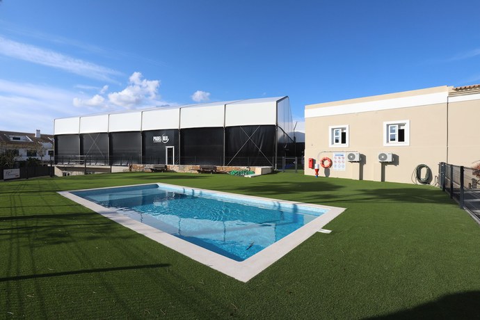 Imagen de la piscina del Hotel Albufeira Lounge. Foto 8