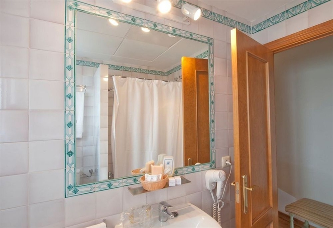 Imagen de la habitación del Hotel Alcántara, Sevilla. Foto 8