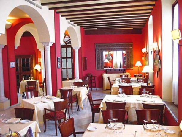 Imagen del bar/restaurante del Hotel Alcázar De La Reina. Foto 6