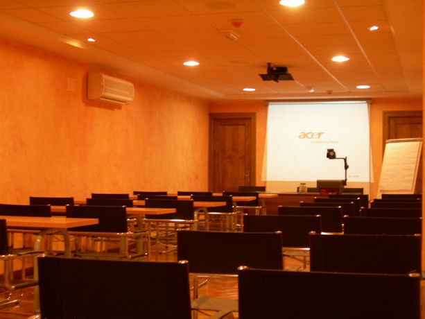 Imagen de los interiores del Hotel Alcadima. Foto 12