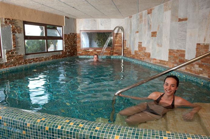 Imagen de la piscina del Hotel Alcadima. Foto 15