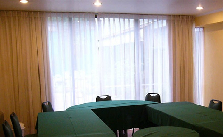 Imagen de los interiores del Hotel Alcala Del Rio. Foto 7